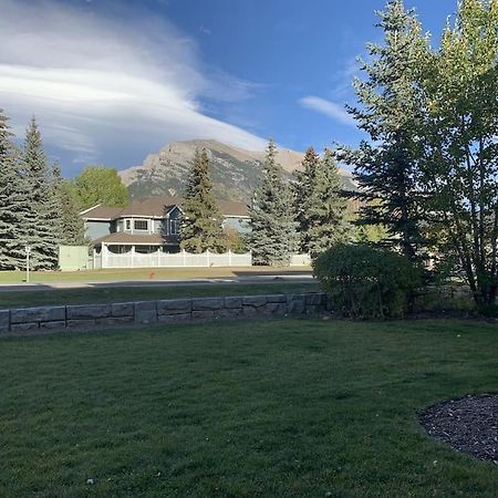 New! Cozy Rocky Mountain Chalet Managed By Little Sister Getaways Canmore Exteriör bild