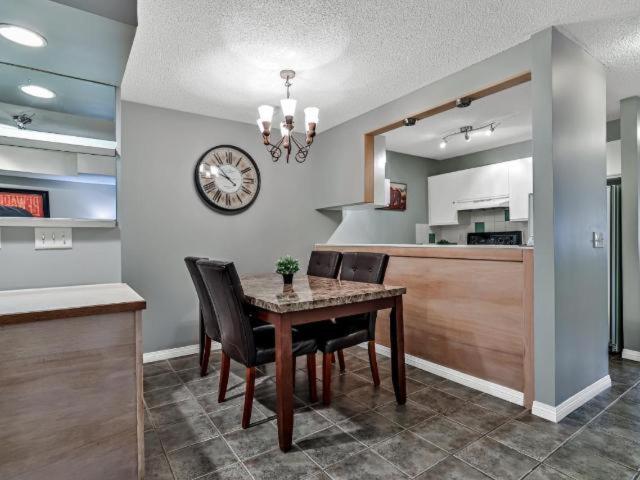 New! Cozy Rocky Mountain Chalet Managed By Little Sister Getaways Canmore Exteriör bild