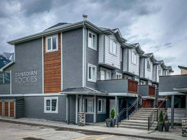 New! Cozy Rocky Mountain Chalet Managed By Little Sister Getaways Canmore Exteriör bild