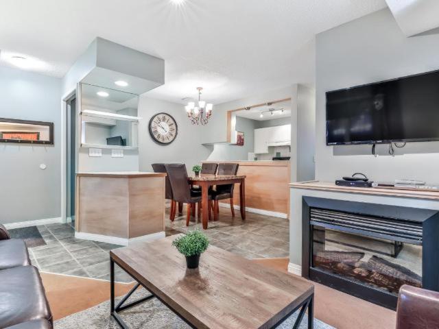 New! Cozy Rocky Mountain Chalet Managed By Little Sister Getaways Canmore Exteriör bild