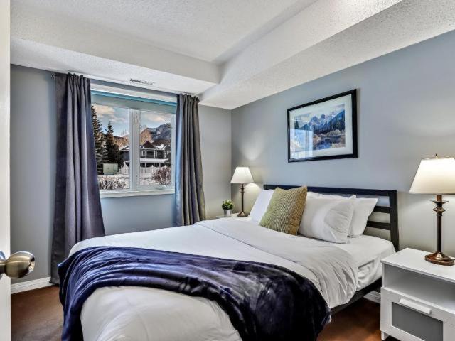 New! Cozy Rocky Mountain Chalet Managed By Little Sister Getaways Canmore Exteriör bild