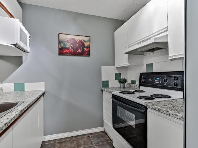 New! Cozy Rocky Mountain Chalet Managed By Little Sister Getaways Canmore Exteriör bild