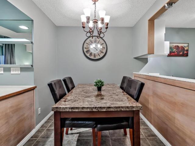 New! Cozy Rocky Mountain Chalet Managed By Little Sister Getaways Canmore Exteriör bild