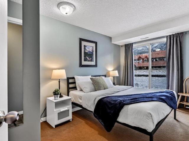 New! Cozy Rocky Mountain Chalet Managed By Little Sister Getaways Canmore Exteriör bild